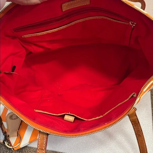 Dooney & Bourke Chevron Tangerine and White tote bag with matching pouch - Picture 10 of 12